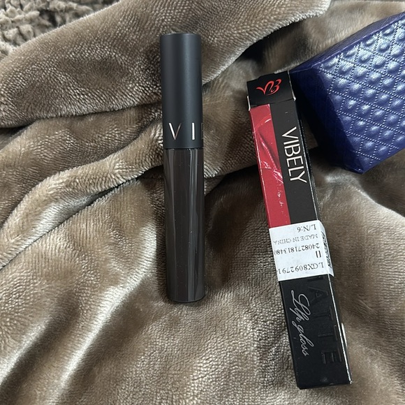 Long Lasting Waterproof Lipstick Liquid Gloss Cosmetic 2ML - Picture 5 of 8